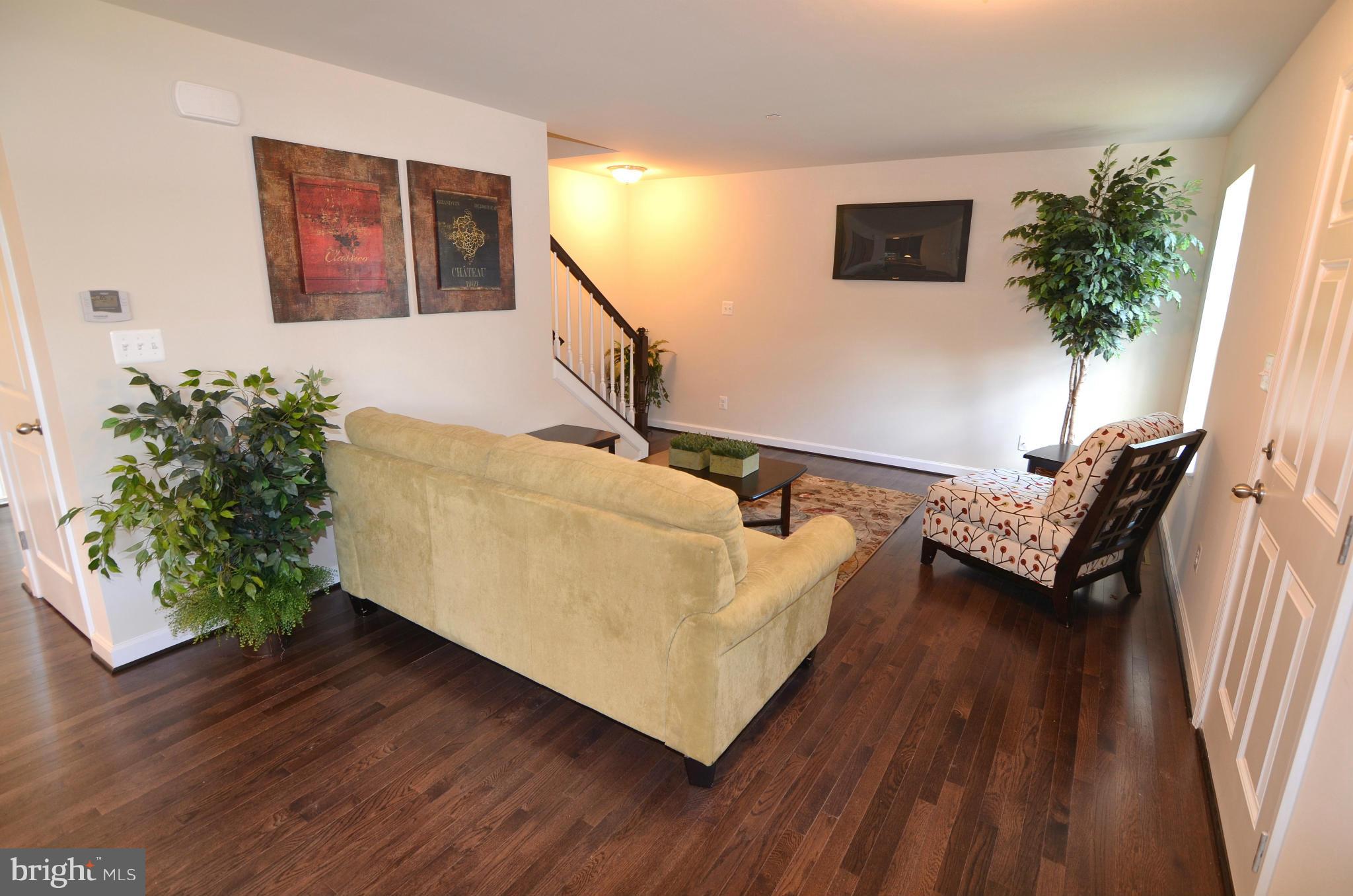 New Freetown Road Pasadena, MD 21122 - Photo 4 of 29 Living Room