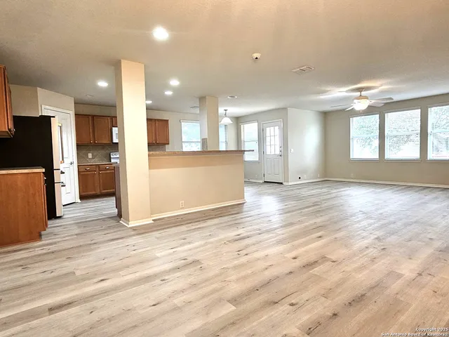 $1,800 | 5509 Columbia Drive, Schertz, TX 78108