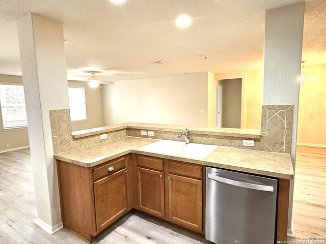 $1,800 | 5509 Columbia Drive, Schertz, TX 78108