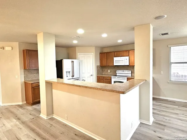 $1,800 | 5509 Columbia Drive, Schertz, TX 78108