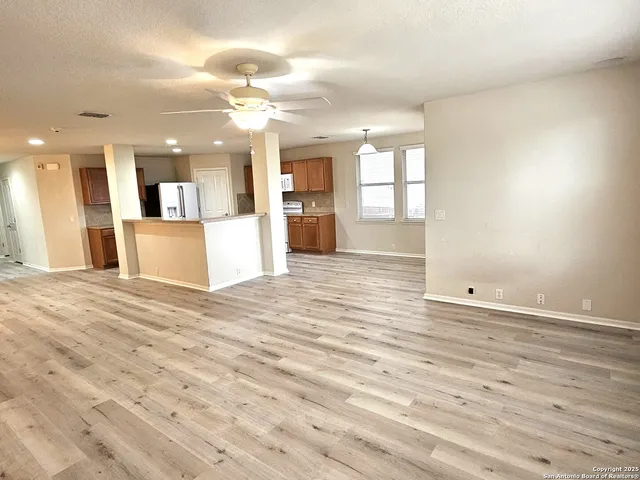 $1,800 | 5509 Columbia Drive, Schertz, TX 78108