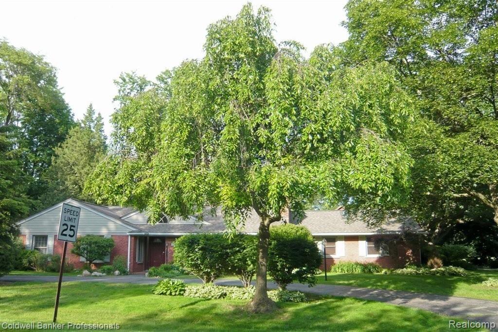 6285 Thurber Road Bloomfield Hills, MI 48301 - Photo 2 of 19 Front Exterior View 2.jpg