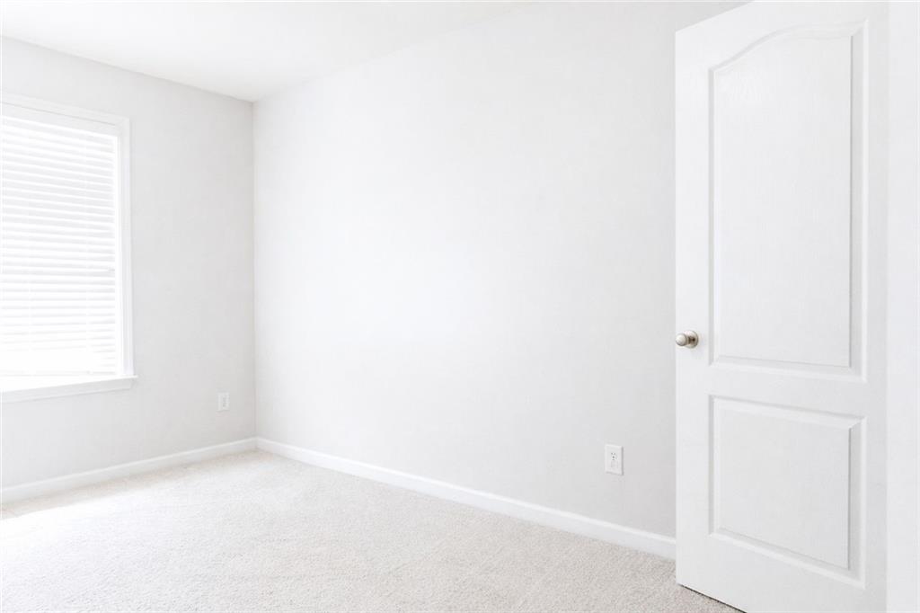 544 Ridge View Crossing Woodstock, GA 30188 - Photo 27 of 30 a small space with a window