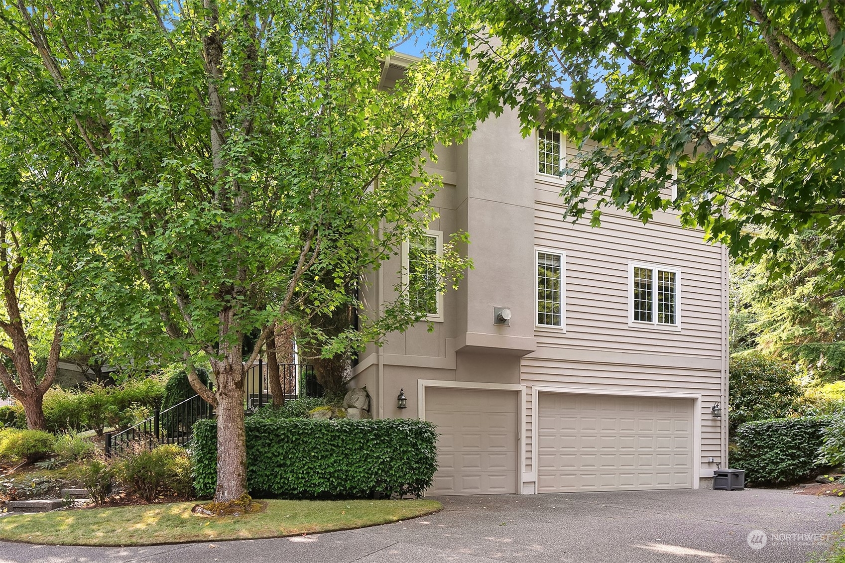 16030 Southeast 48th Drive Bellevue, WA 98006 - Photo 35 of 35 a front view of a house with plants