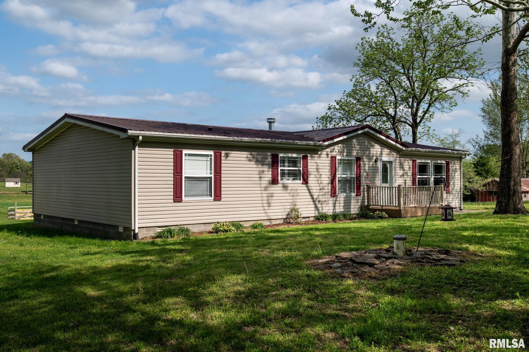 1645 Indian Point Road Vienna, IL 62995 - Photo 3 of 40