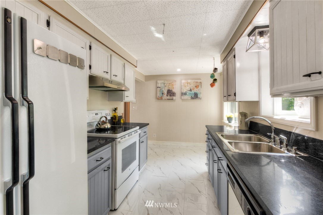 3739 Southwest 97th Street Seattle, WA 98126 - Photo 6 of 15