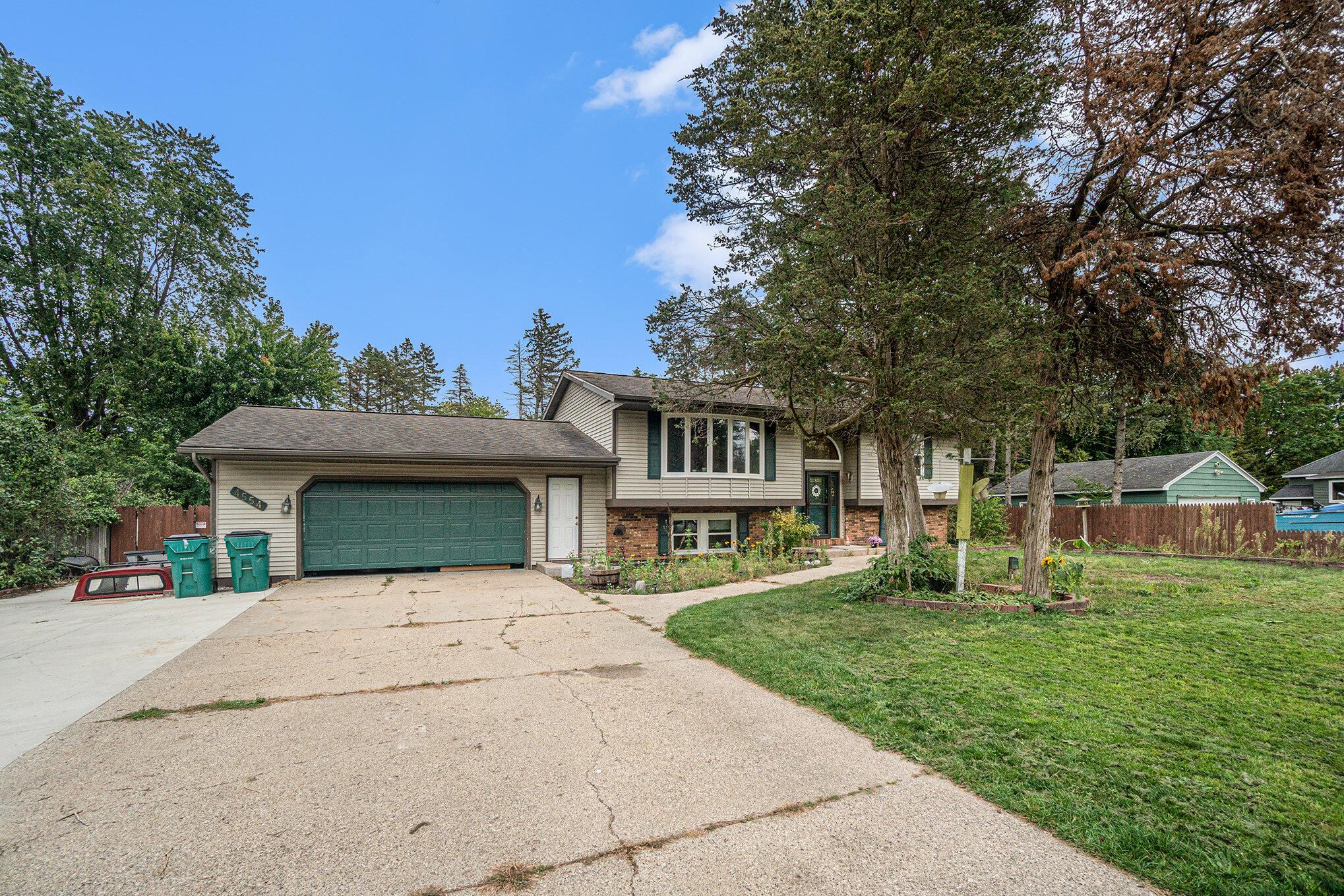 4554 Quarterline Road Muskegon, MI 49444 - Photo 3 of 33 003_dsc02934