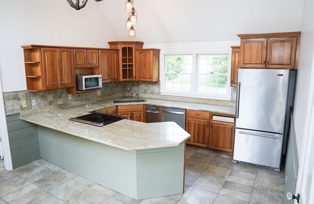 241 New Bedford Road Rochester, MA 02770 - Photo 7 of 25