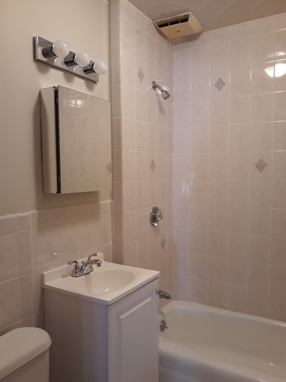 59 Chestnut Street, Unit 2 Waltham, MA 02453 - Photo 5 of 7
