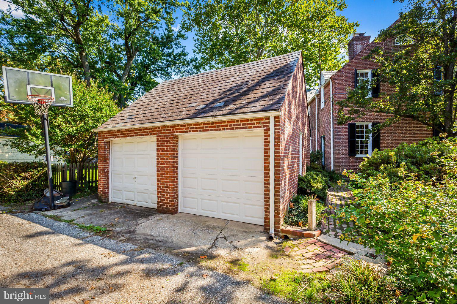 350 Paddington Road Baltimore, MD 21212 - Photo 37 of 51 Garage (Right Side)