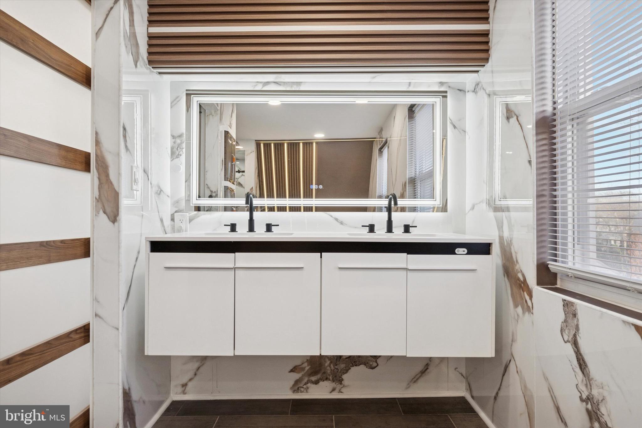 323 Derwyn Road Lansdowne, PA 19050 - Photo 26 of 50 2nd Fl: double vanity