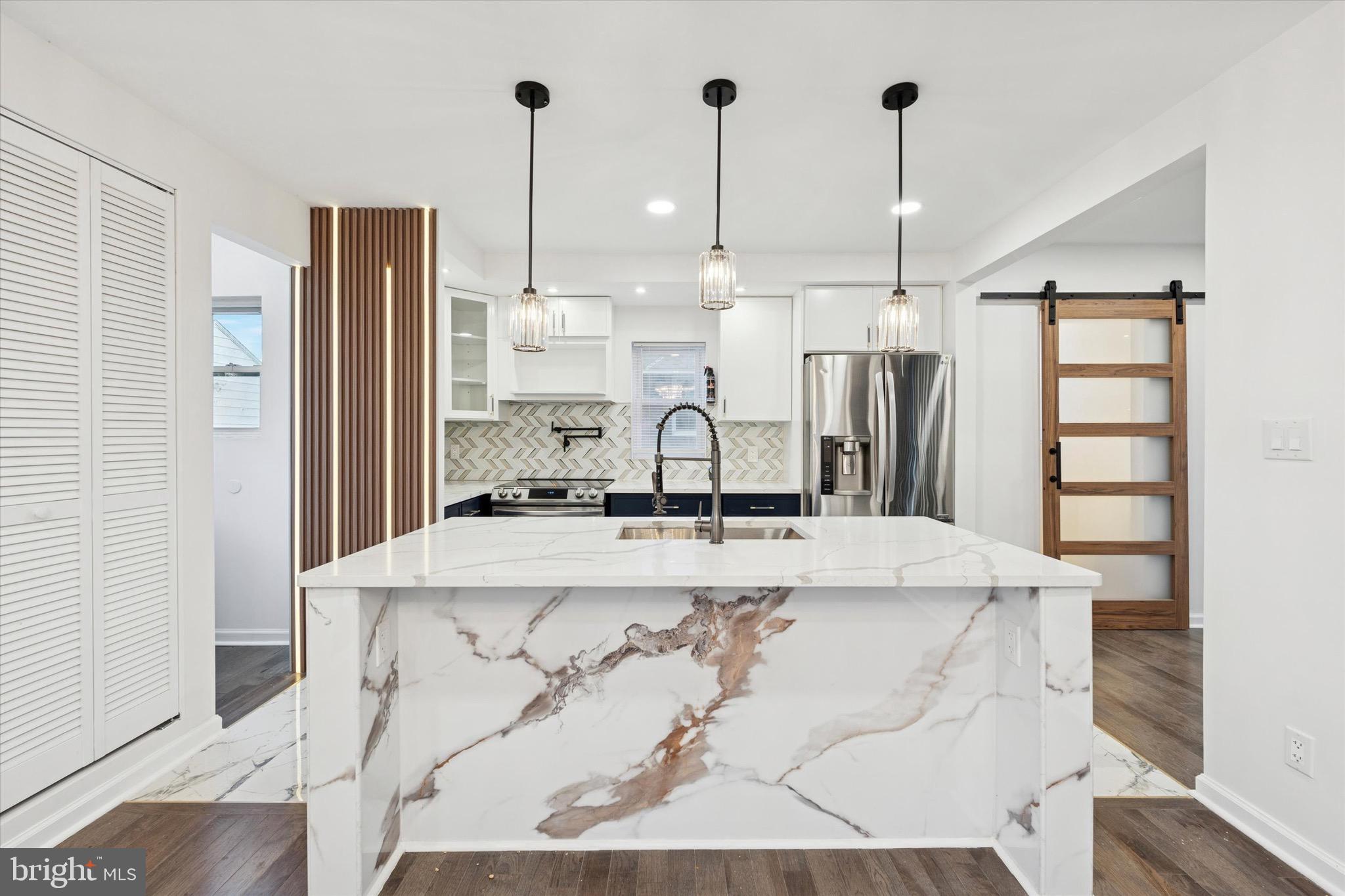 323 Derwyn Road Lansdowne, PA 19050 - Photo 3 of 50