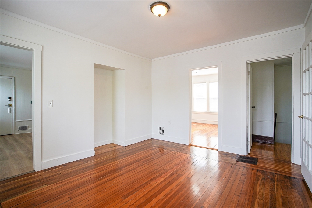 11-13 Newman Street, Unit 3 Springfield, MA 01105 - Photo 10 of 17