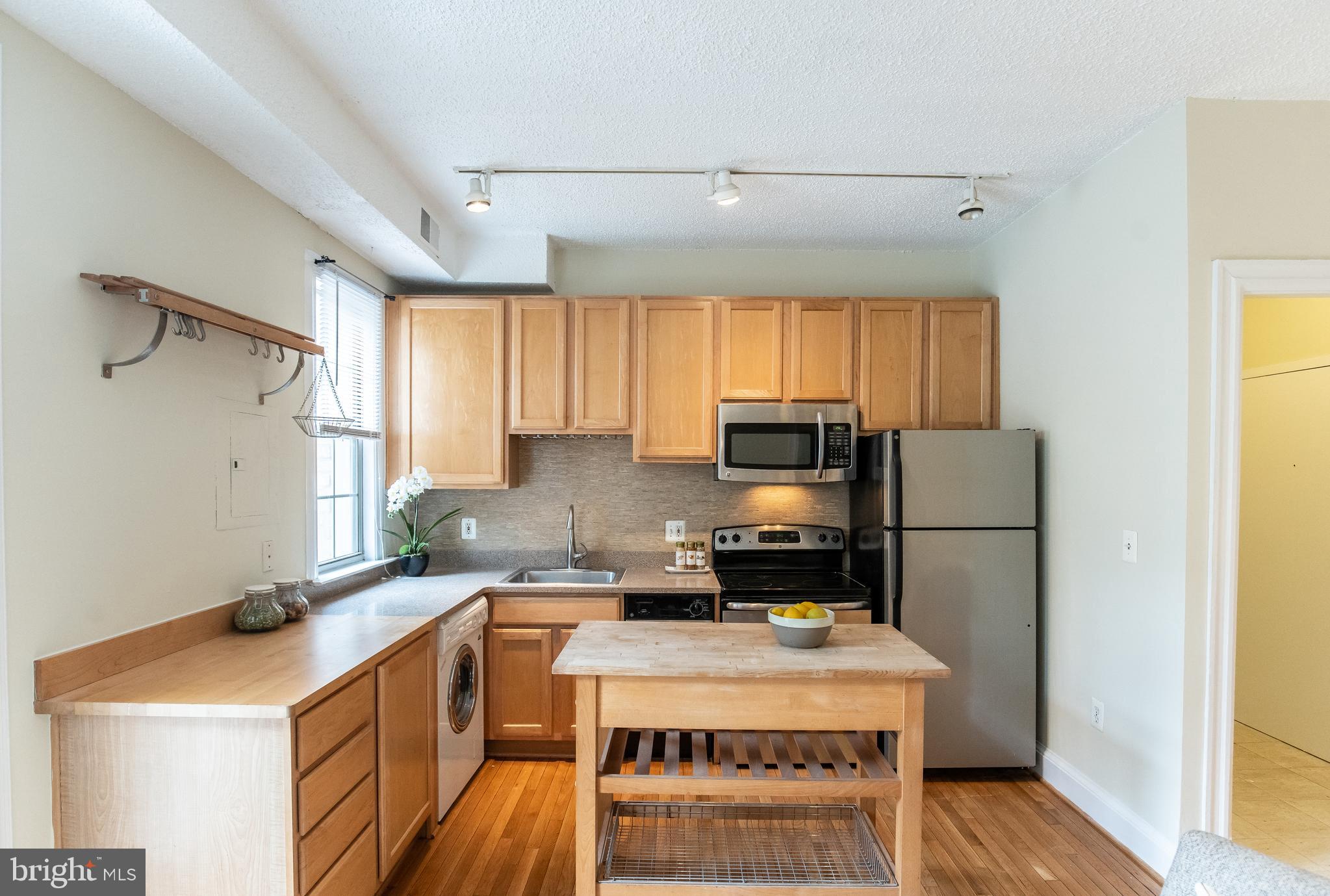 1401 Columbia Road Northwest, Unit 303 Washington, DC 20009 - Photo 7 of 20