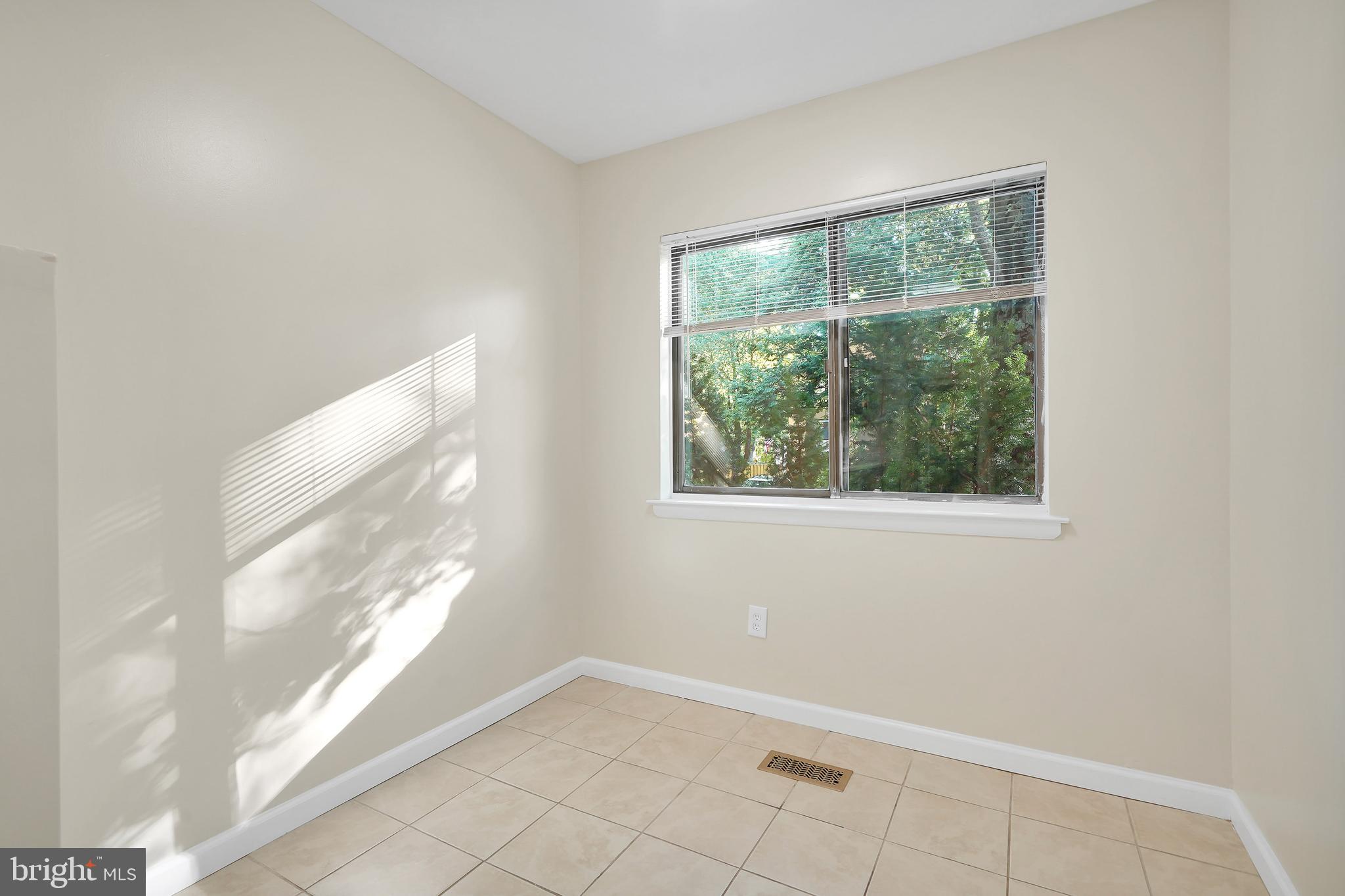 11962 Barrel Cooper Court Reston, VA 20191 - Photo 4 of 41 Gallery Image 4