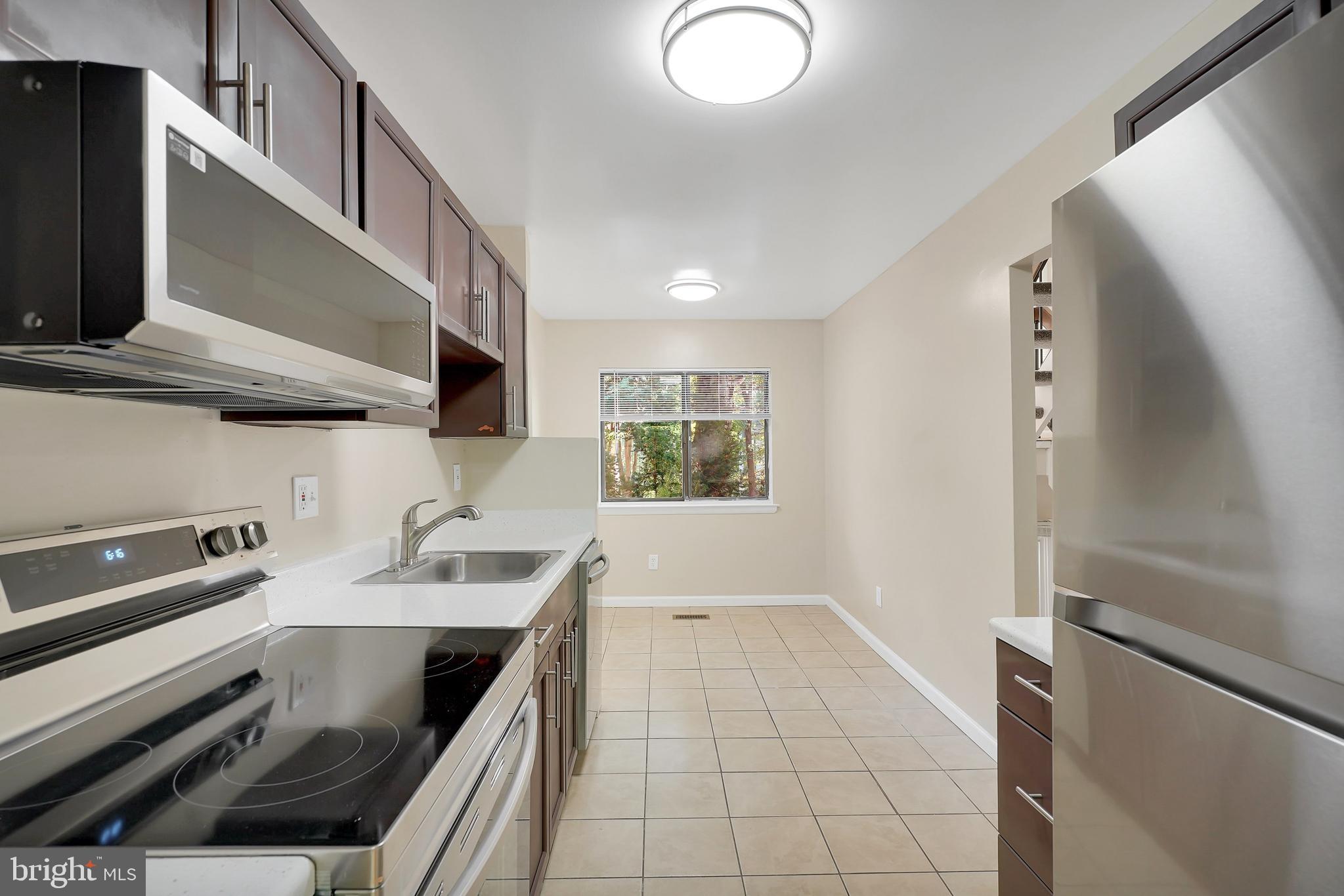 11962 Barrel Cooper Court Reston, VA 20191 - Photo 5 of 41 Gallery Image 5
