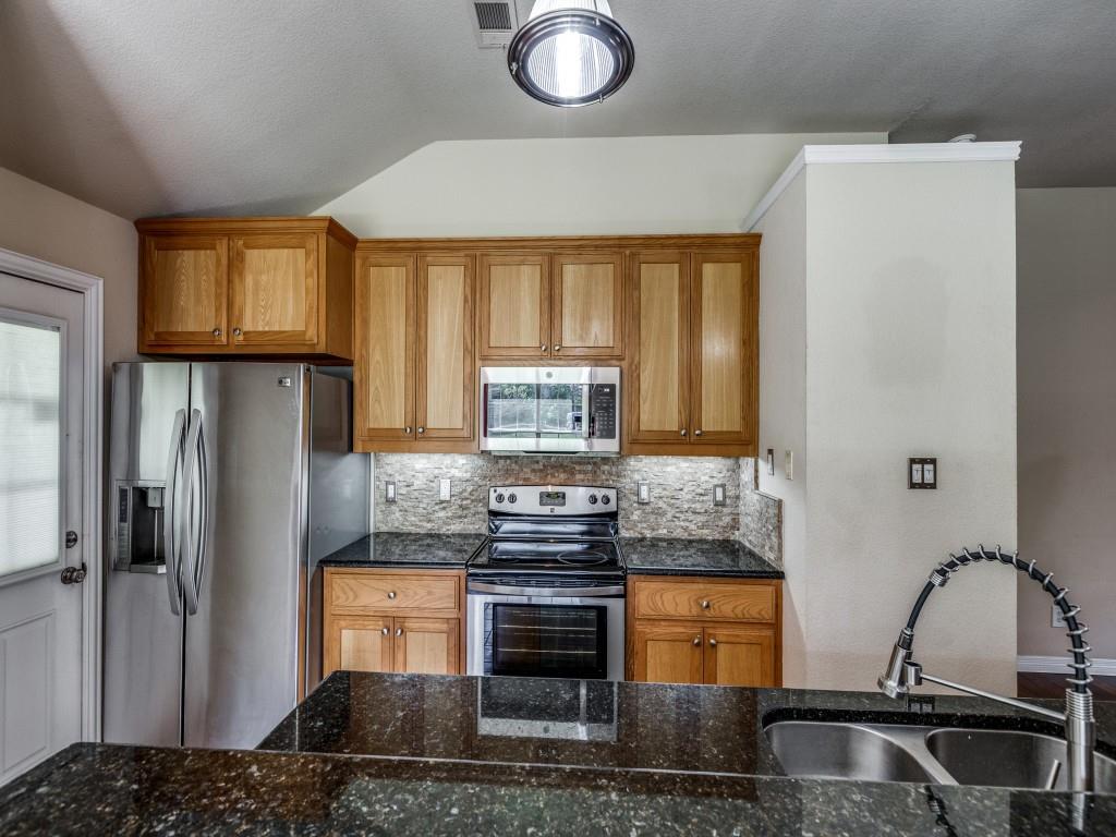416 Scott Lane Pilot Point, TX 76258 - Photo 4 of 12
