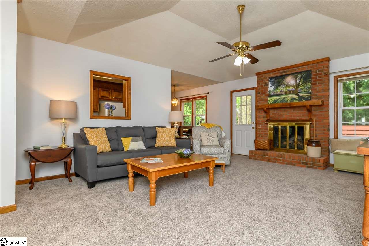 1118 Devenger Road Greer, SC 29650 - Photo 4 of 35 Gallery Image 4