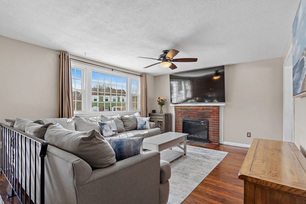 56 Puddingstone Lane Bellingham, MA 02019 - Photo 4 of 42