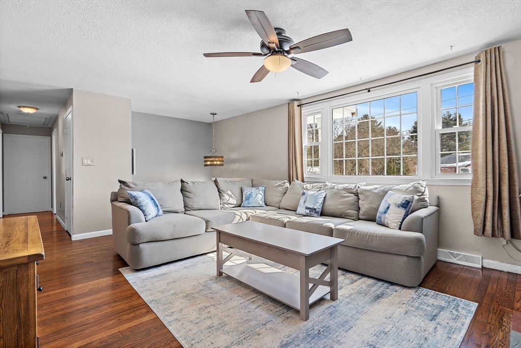 56 Puddingstone Lane Bellingham, MA 02019 - Photo 5 of 42