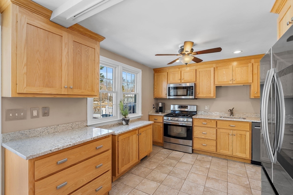 56 Puddingstone Lane Bellingham, MA 02019 - Photo 9 of 42