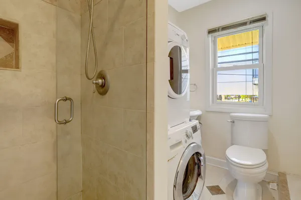 a view of a storage & utility room with washer and dryer