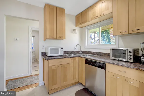$1,275,000 | 2206 South Grant Street, Arlington, VA 22202