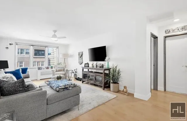 $725,000 | 160 East 27th Street, Unit 12BA | Kips Bay