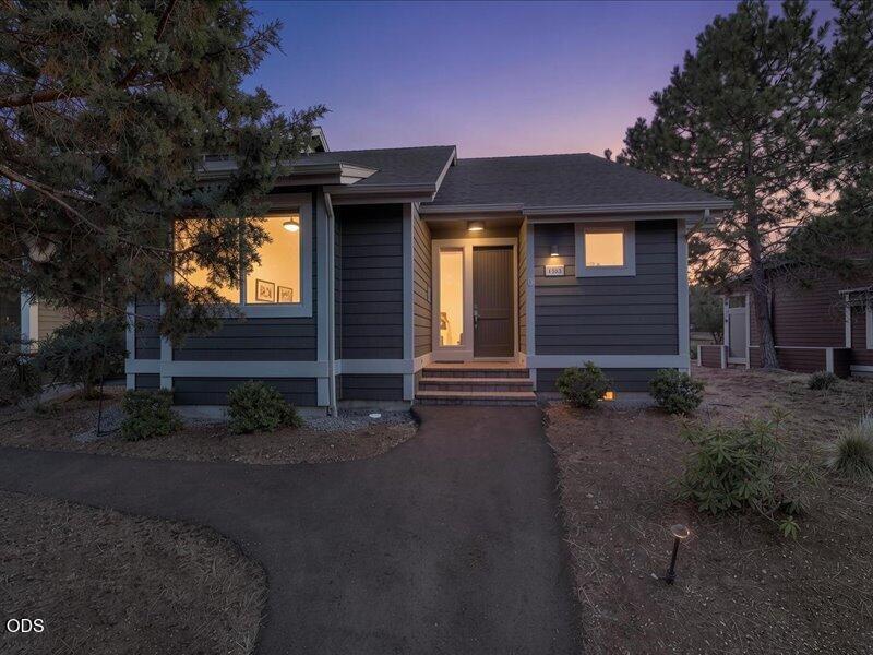 1395 Highland View Loop Redmond, OR 97756 - Photo 2 of 68