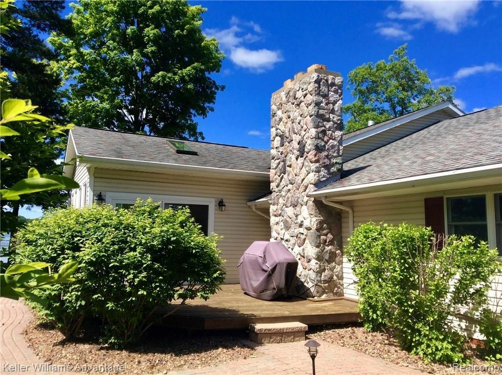 10210 Buhl Road Pinckney, MI 48169 - Photo 3 of 41 fullsizeoutput_45bd.jpeg