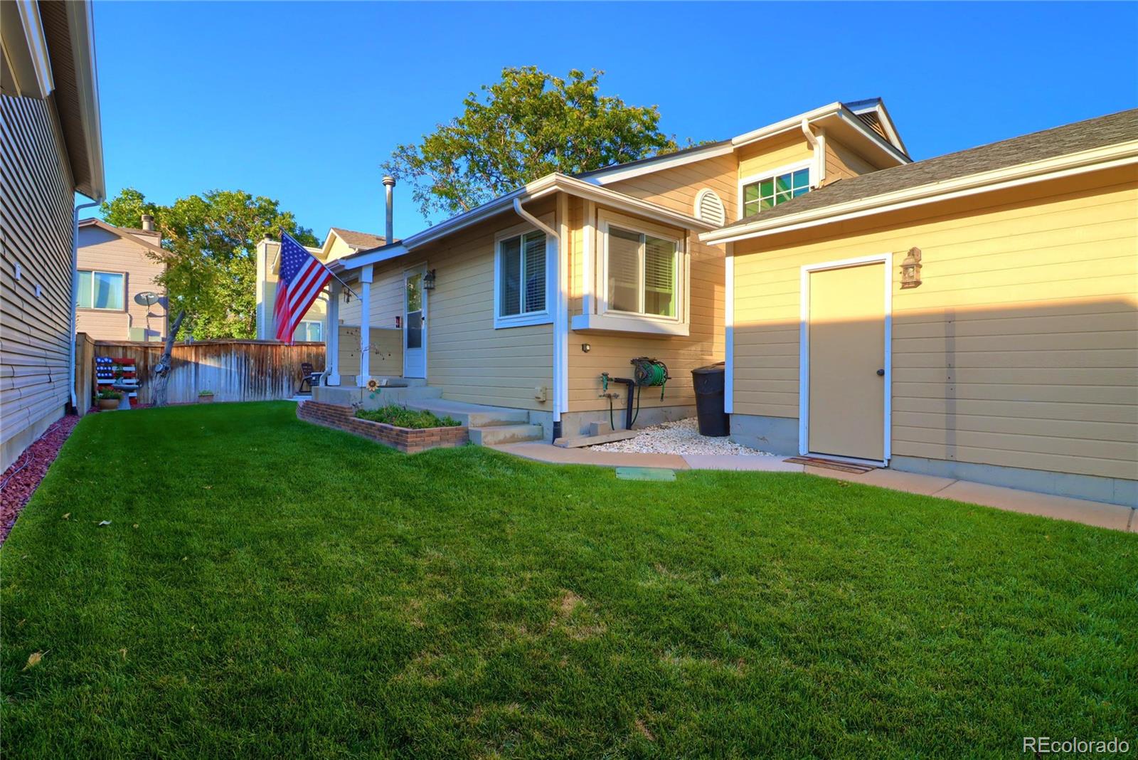 9446 Devon Court Highlands Ranch, CO 80126 - Photo 3 of 23 Gallery Image 3