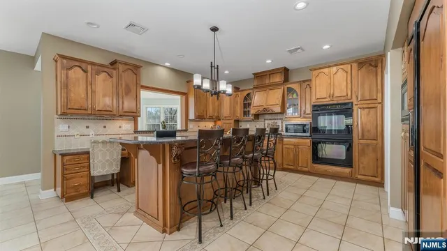 $1,375,000 | 3 Alexandria Overlook, Milford, NJ 08848