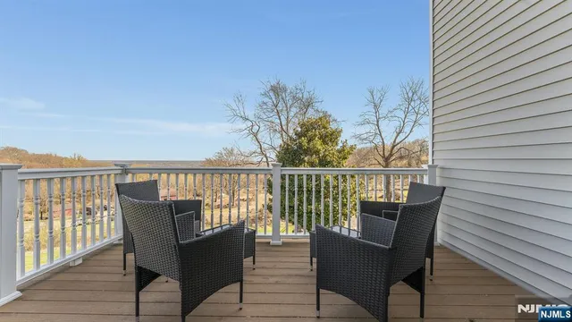 $1,375,000 | 3 Alexandria Overlook, Milford, NJ 08848