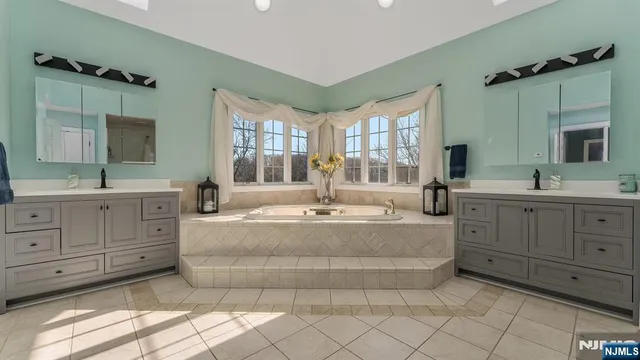 $1,375,000 | 3 Alexandria Overlook, Milford, NJ 08848