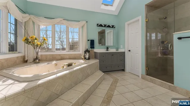 $1,375,000 | 3 Alexandria Overlook, Milford, NJ 08848