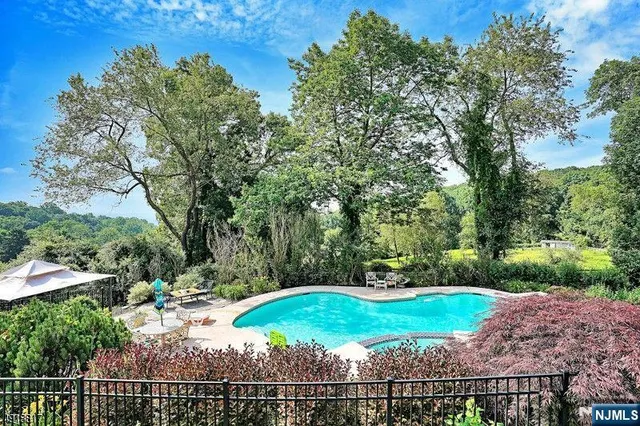 $1,375,000 | 3 Alexandria Overlook, Milford, NJ 08848