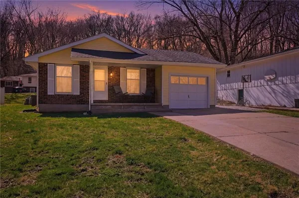 $255,000 | 213 Thomas Street, Weston, MO 64098