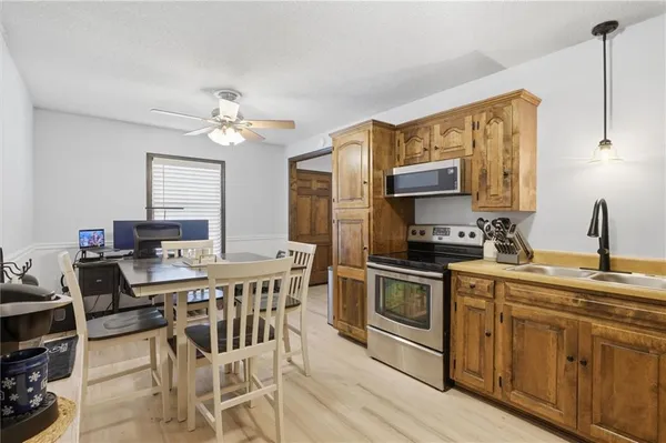 $255,000 | 213 Thomas Street, Weston, MO 64098