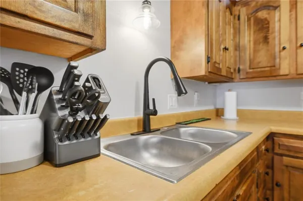 $255,000 | 213 Thomas Street, Weston, MO 64098