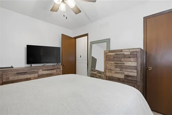 $255,000 | 213 Thomas Street, Weston, MO 64098