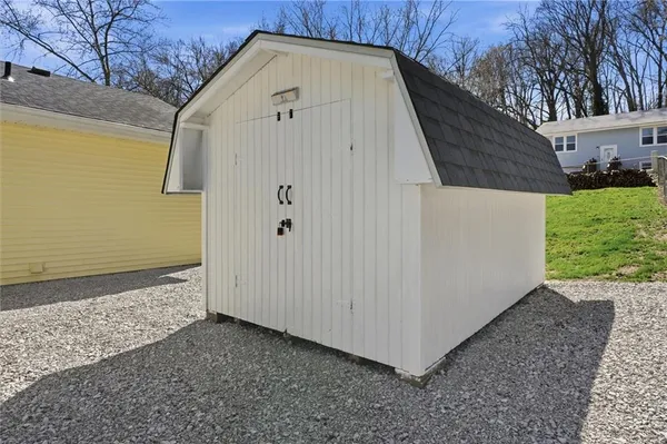 $255,000 | 213 Thomas Street, Weston, MO 64098