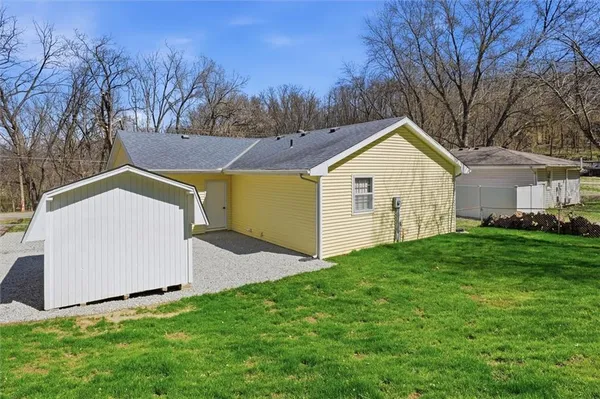 $255,000 | 213 Thomas Street, Weston, MO 64098
