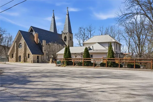 $255,000 | 213 Thomas Street, Weston, MO 64098