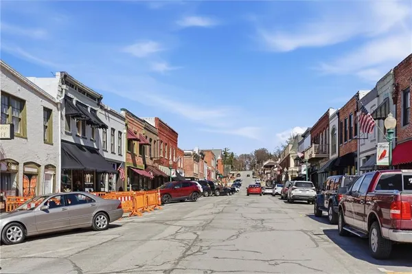 $255,000 | 213 Thomas Street, Weston, MO 64098