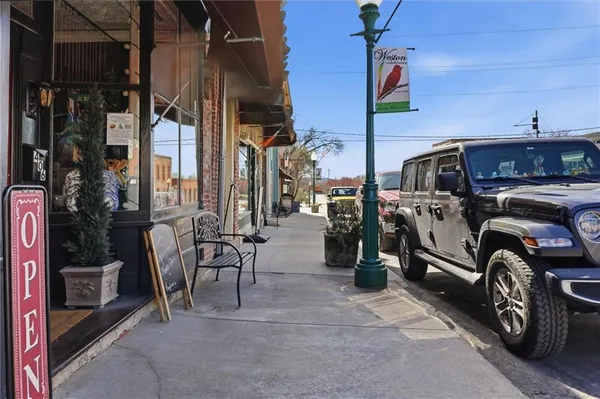 $255,000 | 213 Thomas Street, Weston, MO 64098