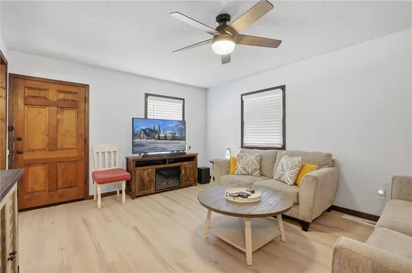 $255,000 | 213 Thomas Street, Weston, MO 64098