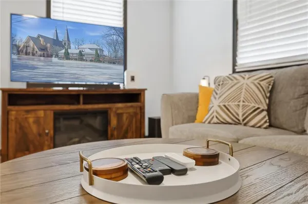 $255,000 | 213 Thomas Street, Weston, MO 64098