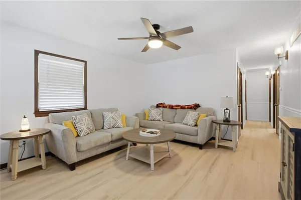 $255,000 | 213 Thomas Street, Weston, MO 64098