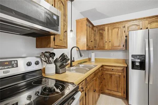 $255,000 | 213 Thomas Street, Weston, MO 64098