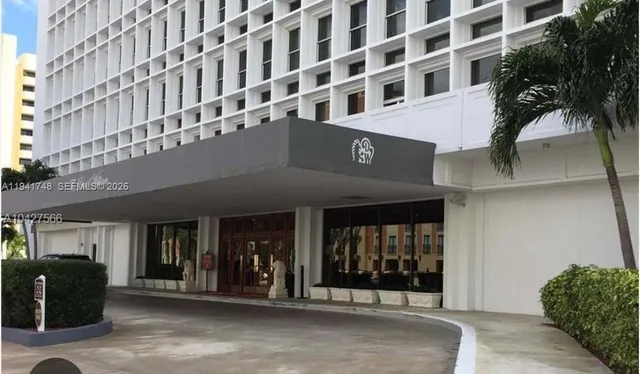 $2,400 | 700 Biltmore Way, Unit 1112, Coral Gables, FL 33134